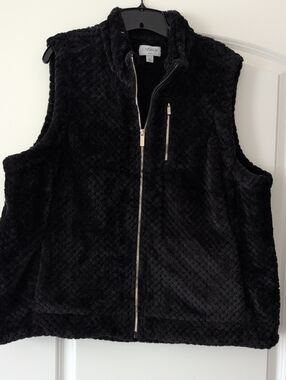 Carmen Women's Black Faux Fur Zip-Front Vest